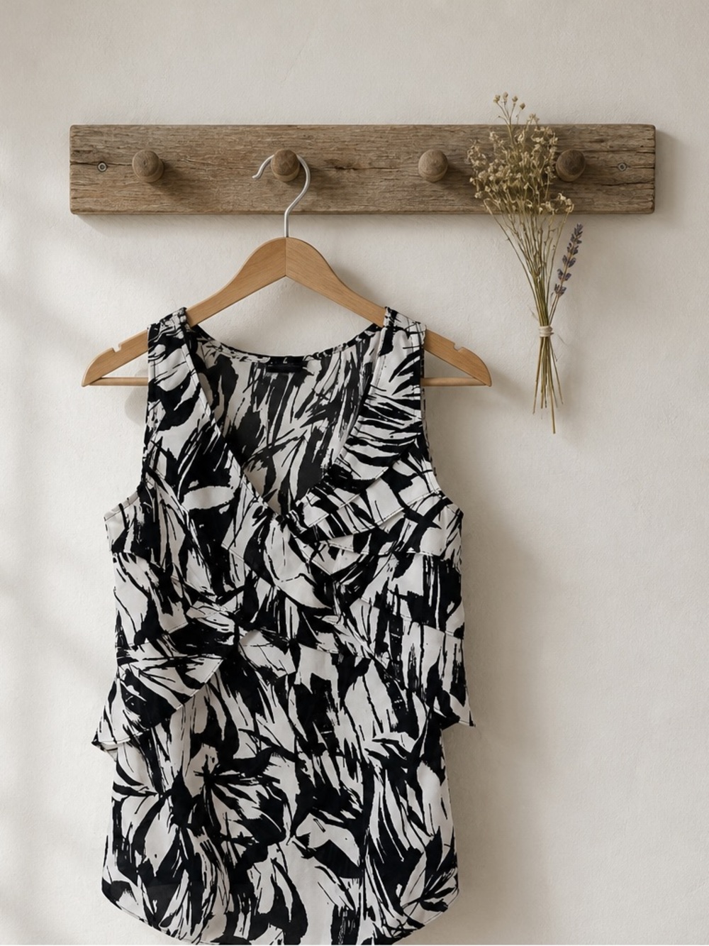 Anne Klein Black & White Printed Ruffle V-Neck Camisole Size Small
